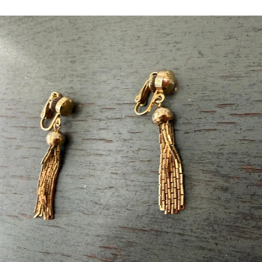 Vintage Gold Tone Tassel Drop Clip On Earrings Box Chain Fringe Dangle